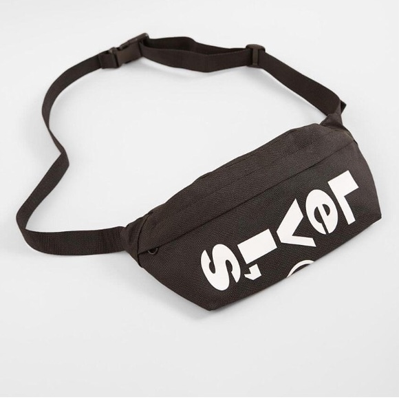 levi fanny pack